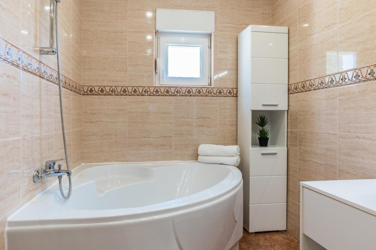 Apartments Marija Starigrad Paklenica Εξωτερικό φωτογραφία