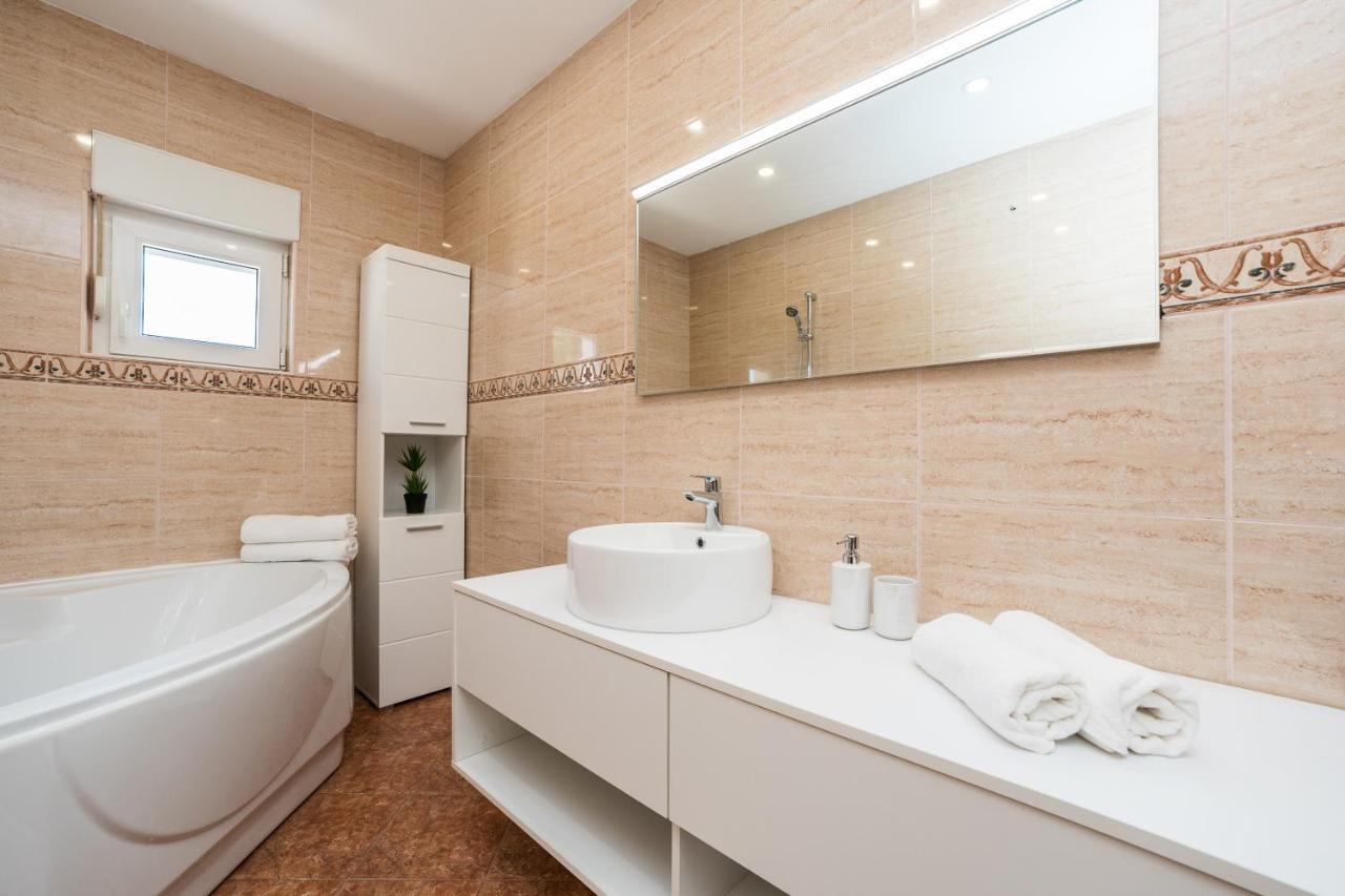 Apartments Marija Starigrad Paklenica Εξωτερικό φωτογραφία